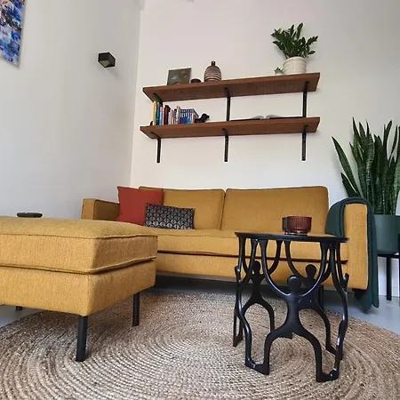 Koninginnehuis 35 *